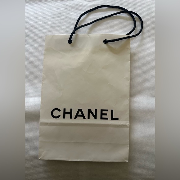 Chanel Caviar Zip Around Wallet - Picture 15 of 16